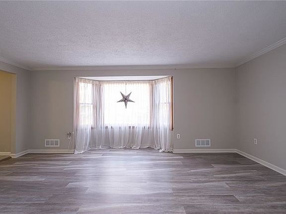 4th image of 265 Kinvara Dr