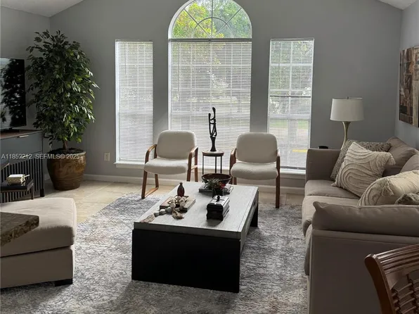 1165 Crystal Way APT B, Delray Beach, FL 33444