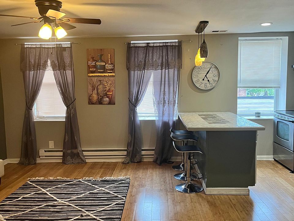 Livingroom and Island