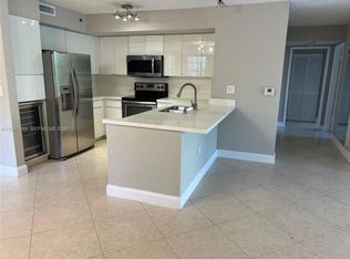 19701 E Country Club Dr, Aventura, FL 33180