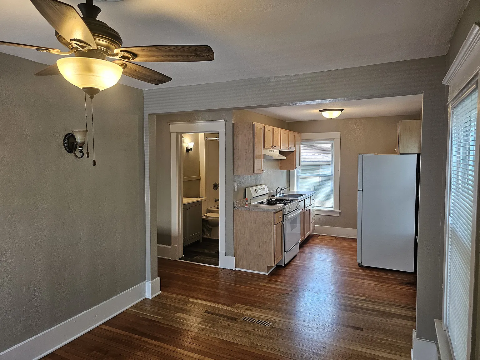 2 bed, 672 sqft, $900 — Photo 4