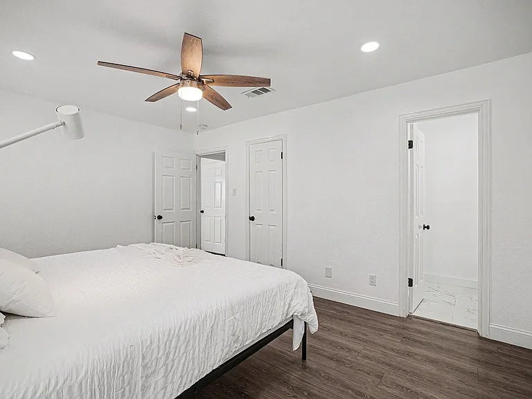 716 E Pecan St #722 — Photo 17