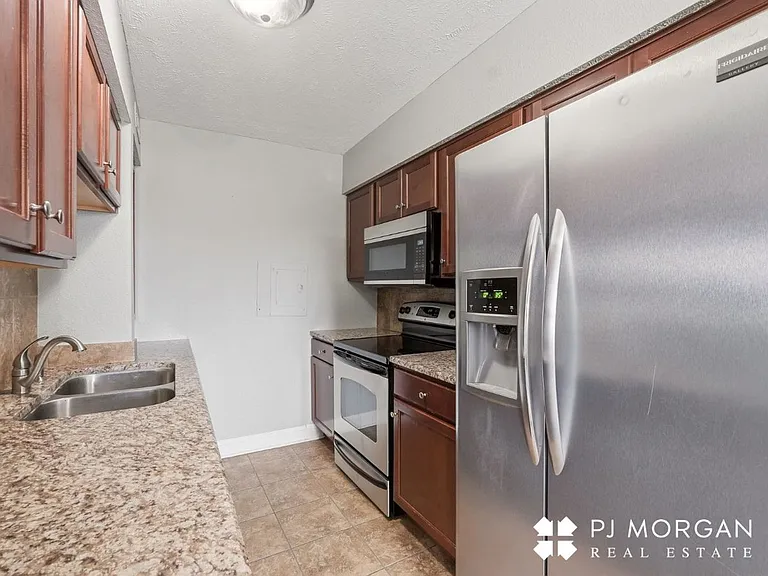 Mill Pointe — Photo 93