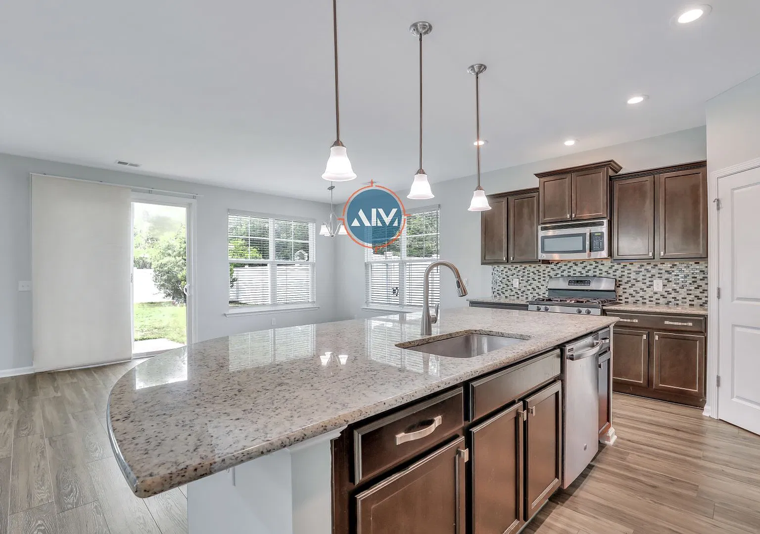 Upgraded 4BR in Heritage at New Riverside Fenced Yard, Island Kitchen - Available Now — Photo 4
