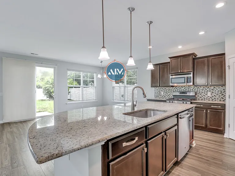 211 Heritage Pkwy — Photo 4