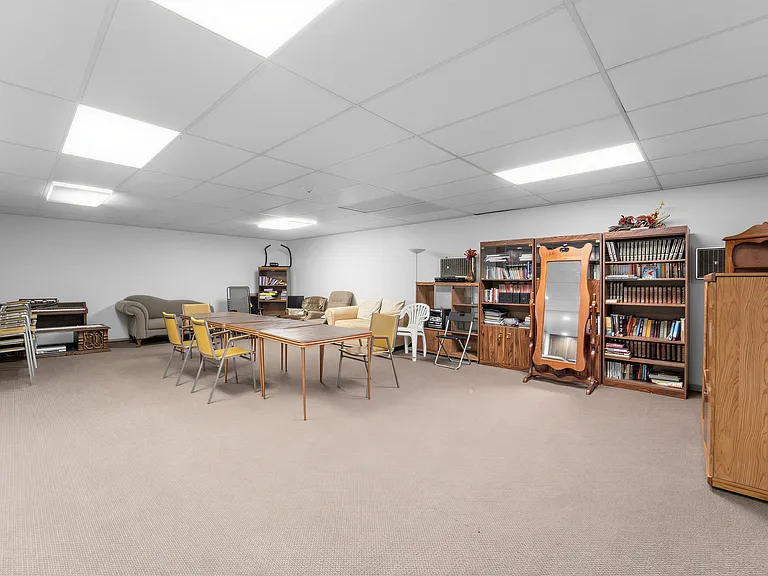 6380 Buswell St — Photo 17