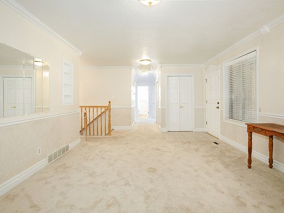 5th image of 768 Crestview Dr