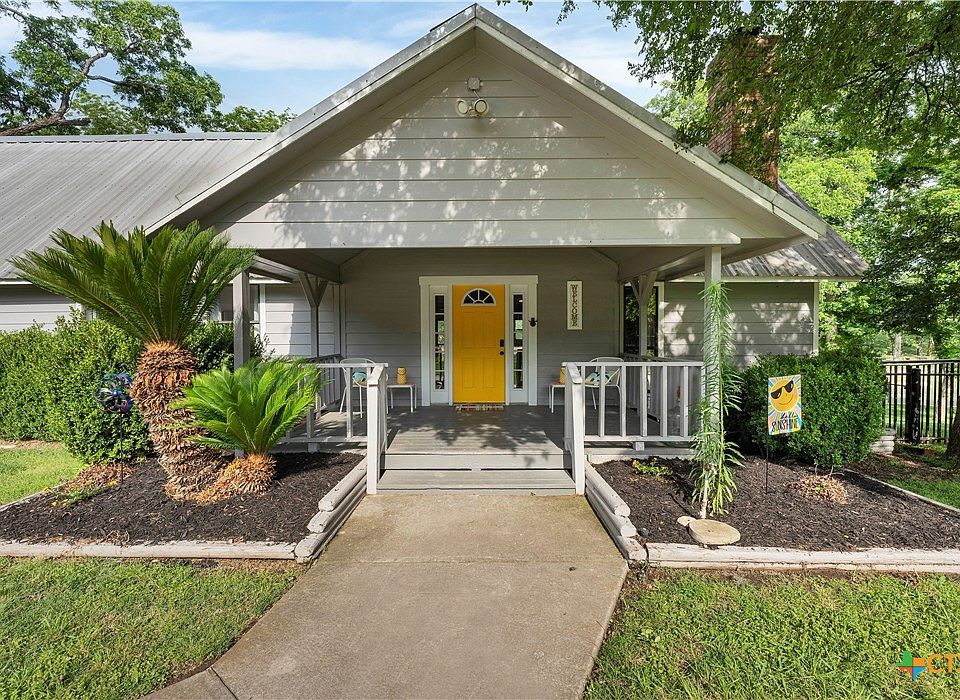 1st image of 302 Shangrila Ln