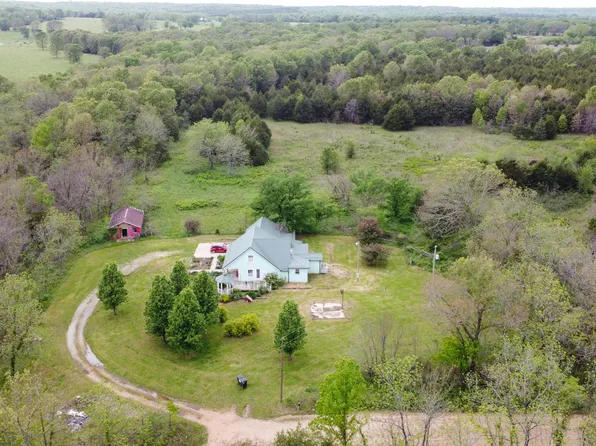 12451 Bell Road, Roby, MO 65557