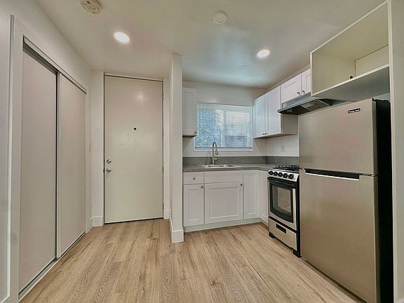 3rd image of 932 Maltman Ave #7