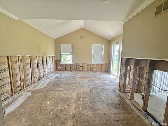 5th image of 578 Jared Dr