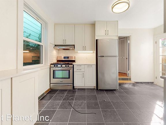 4th image of 173 Coleridge St