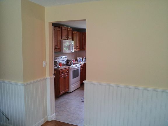4th image of 9 Newport Ave