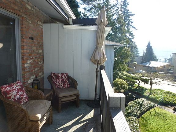 3rd image of 115 100th Ave NE APT 306