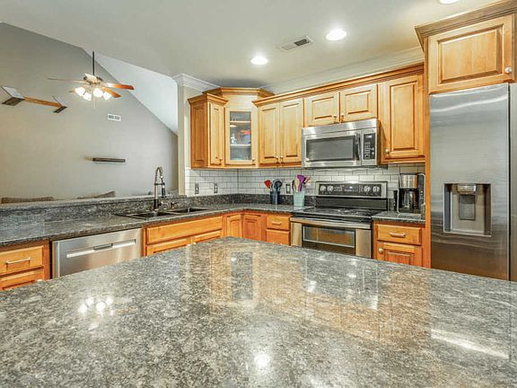 4th image of 149 Bur Oak Dr
