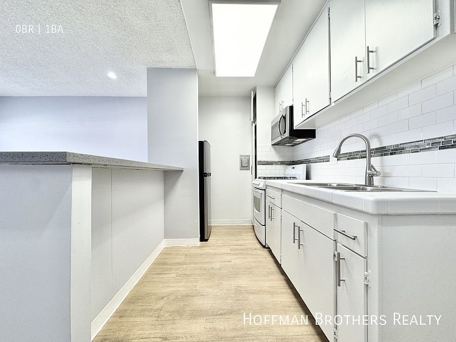 1st image of 12309 Burbank Blvd APT 6