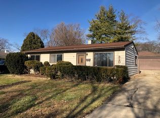 320 Walnut Dr, Streamwood, IL 60107