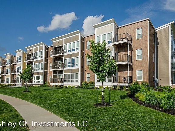 2nd image of 405 Ashley Ct Unit 200