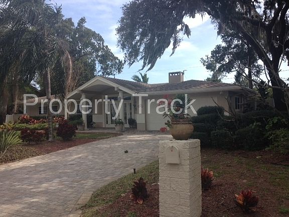 2nd image of 105 Oakwood Dr