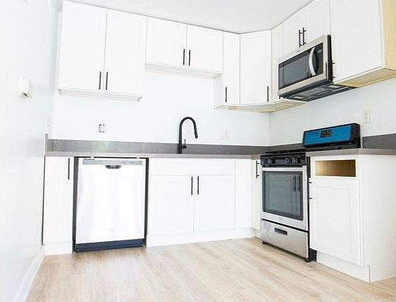 3rd image of 817 N Hudson Ave APT 1