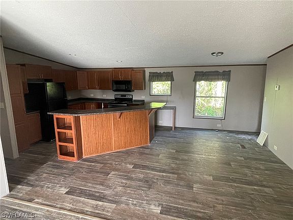 4th image of 130 N Trebol St