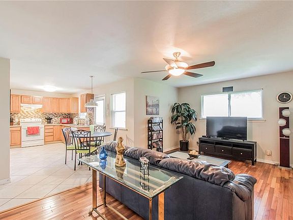 5th image of 2931 Touraine Dr