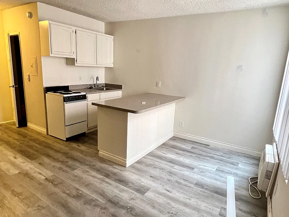 523 S Mariposa