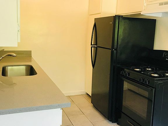 3rd image of 501 Gayley Ave #18