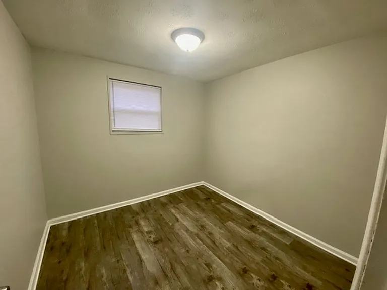 204 Courtyard Cir — Photo 102