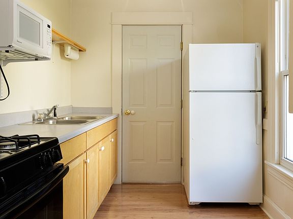 5th image of 851 Congress St APT 1