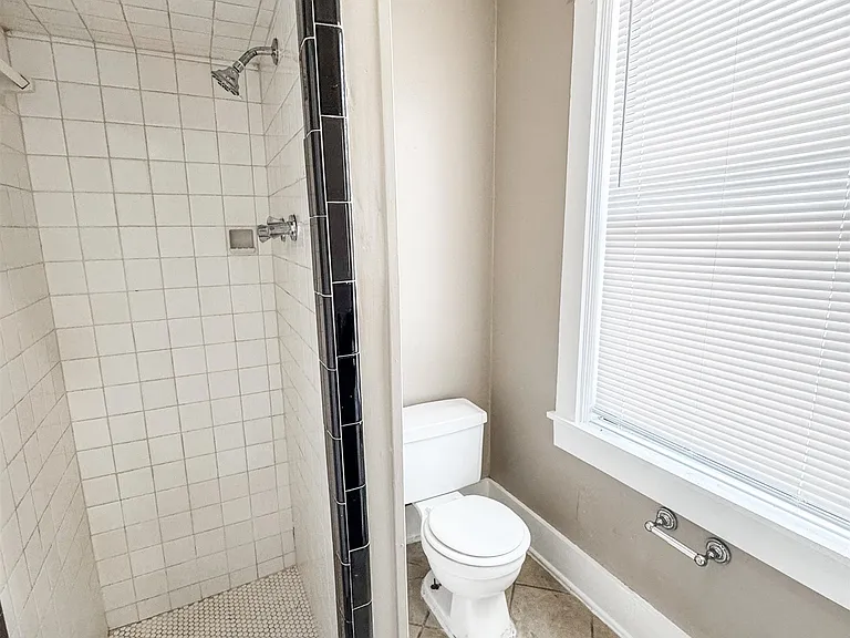 1659 Jackson Ave — Photo 6