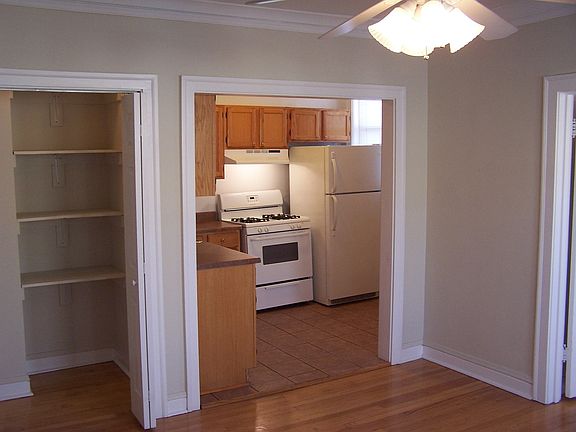 4th image of 1909 W Winnemac Ave APT 2