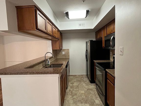 4th image of 3311 Wyndham Cres #1202
