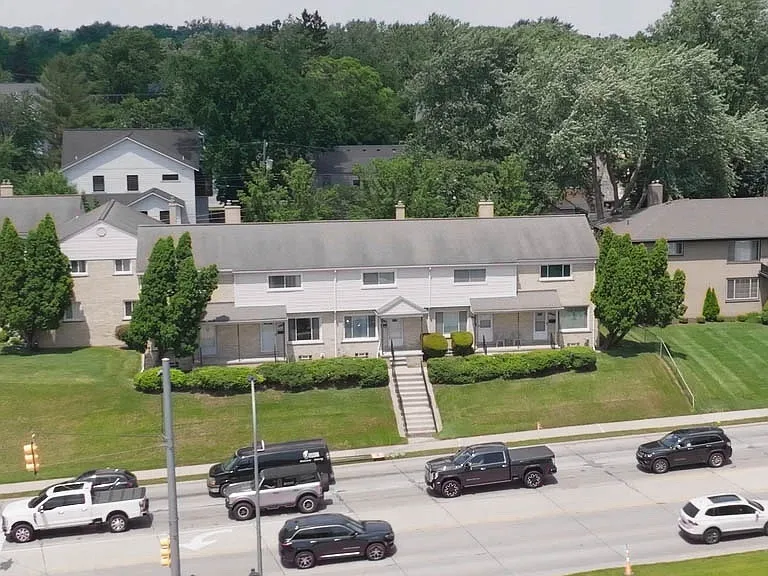 2099 E Maple Rd #11 — Photo 12