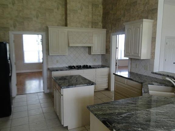 5th image of 1202 Lakeridge Dr