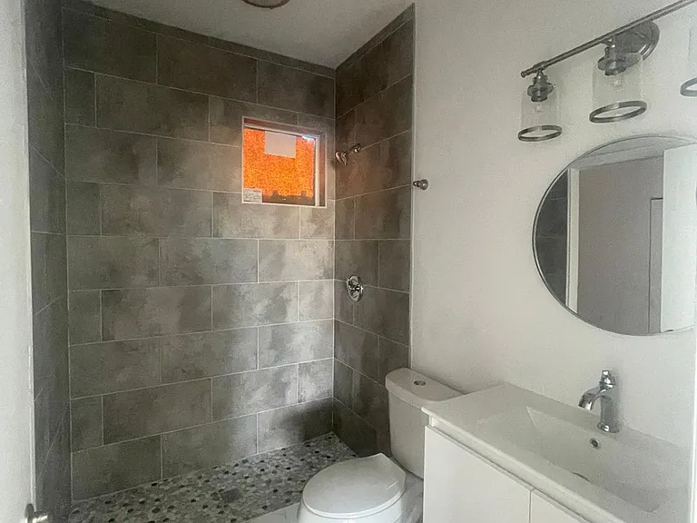 275 SW 4th St #220 — Photo 14