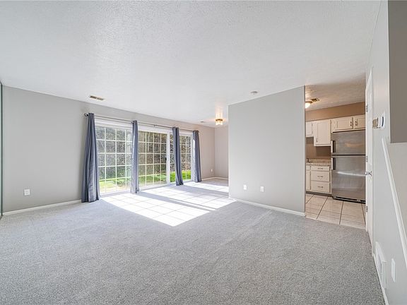 5th image of 49 New London Ln