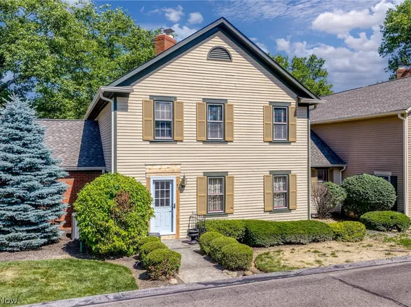 53 Hudson Common Dr, Hudson, OH 44236