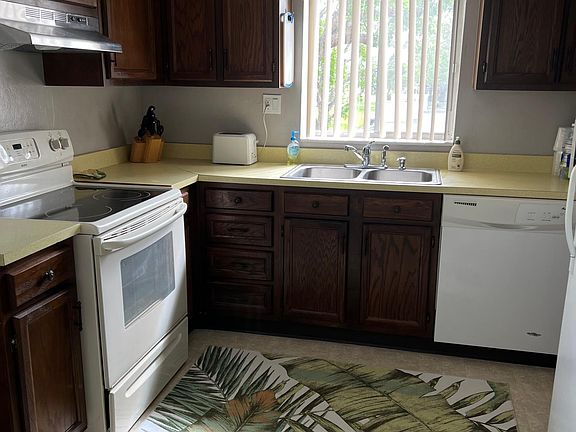5th image of 2100 Barkeley Ln APT 16