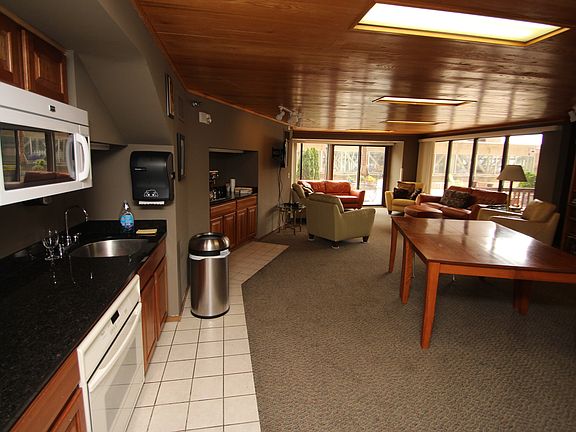 4th image of 26 10th St W Unit 405
