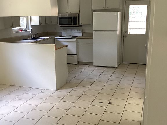 2nd image of 1803 Sandra Dr