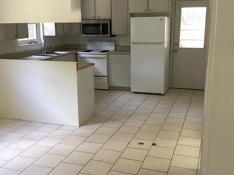 1803 Sandra Dr — Photo 2