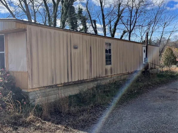 50 Sayles Town Rd, Fairview, NC 28730