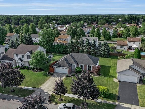 4th image of 43 Woodgate Dr