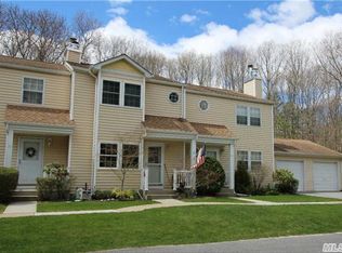 9 Chase Cmns, Yaphank, NY 11980