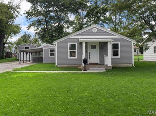 707 1st St, Warrenton, MO 63383