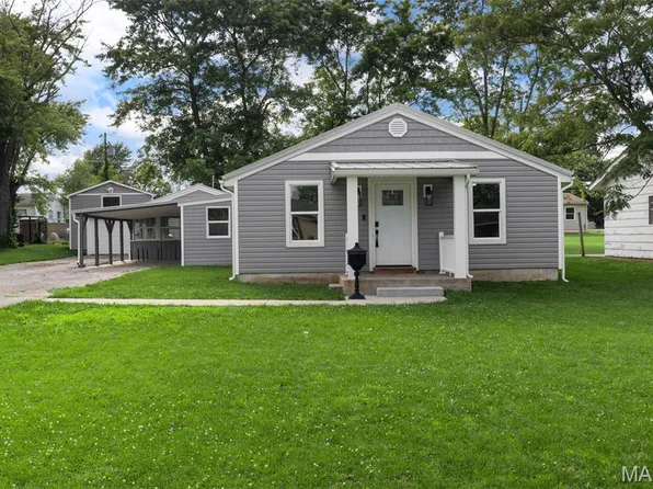 707 1st St, Warrenton, MO 63383