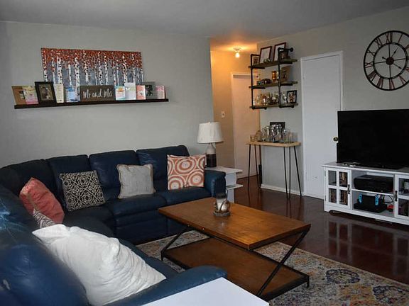 4th image of 22720 88th Ave #2