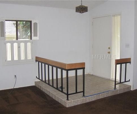 4th image of 212 Albrighton Ct