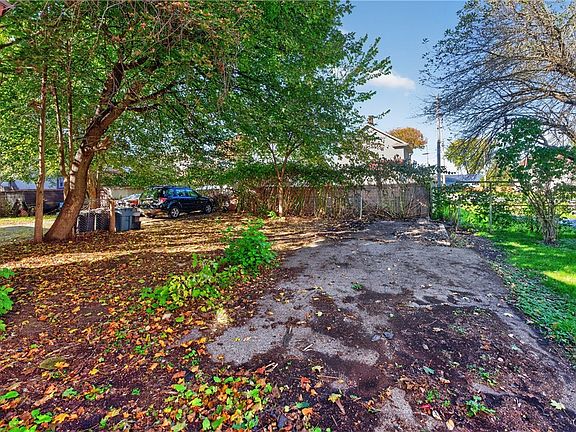 4th image of 920 Inman Pl